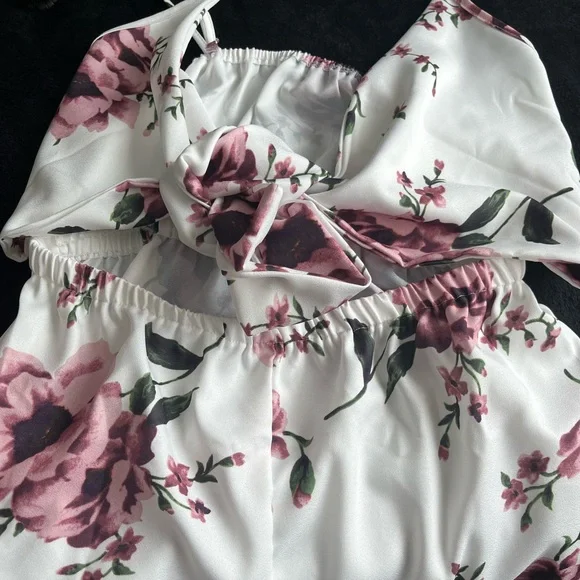 2/$15 Shein Front Tie Floral Romper - Picture 2 of 3